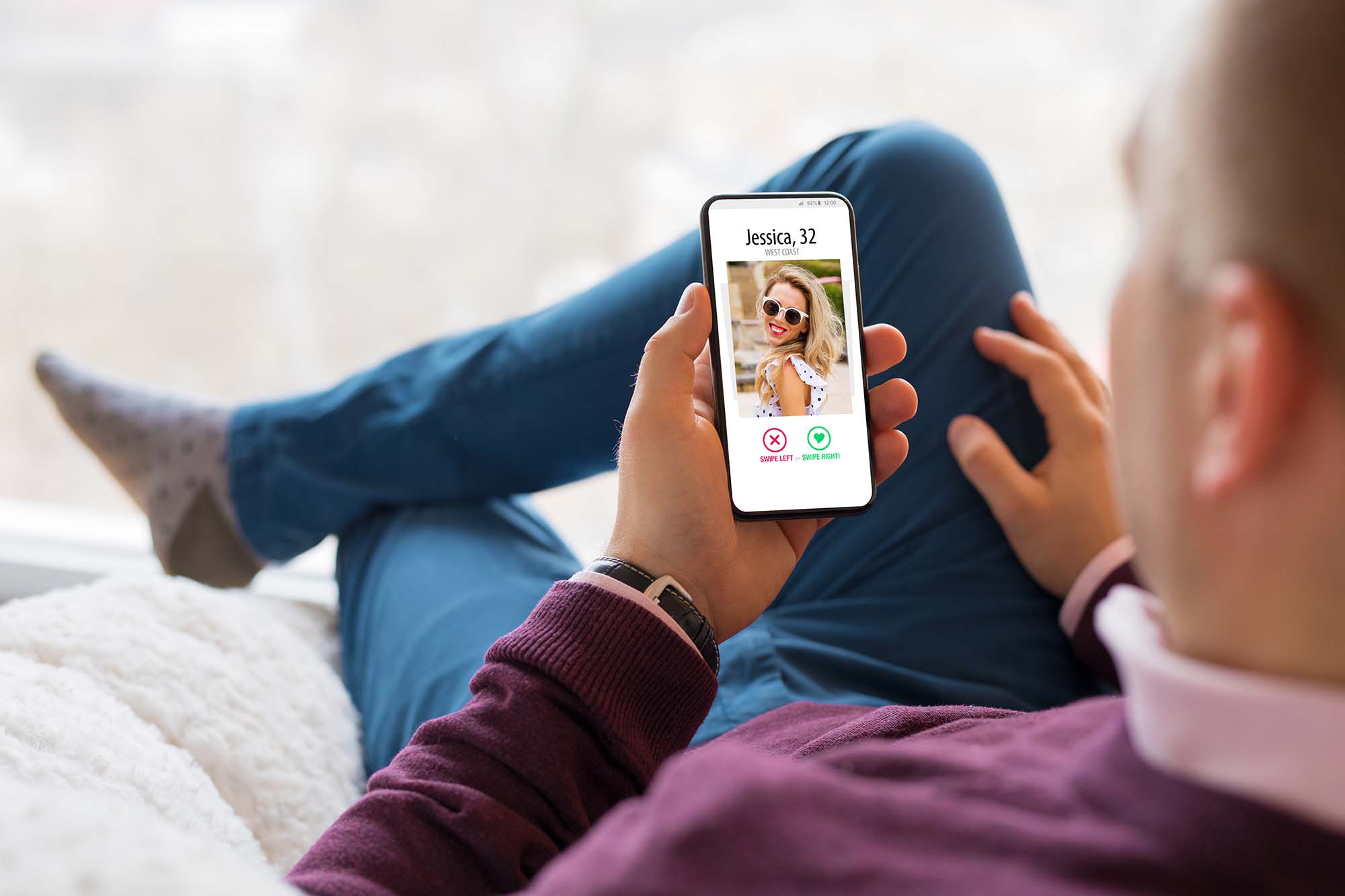 How Not to Be Clingy in a Relationship – Zoosk Review