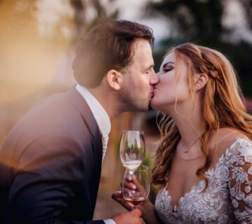 Kiss on the First Date, Couple Kissing on the First Date