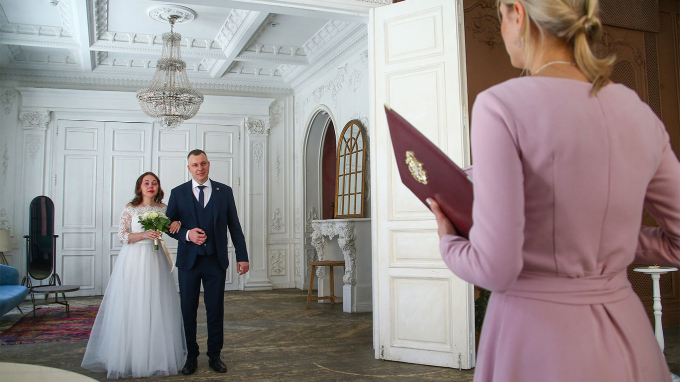 The Newly Engaged’s Guide to Planning a Wedding